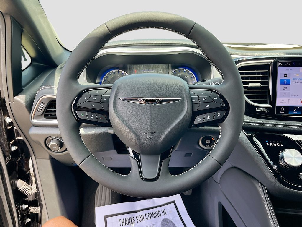 2026 Chrysler Pacifica Limited - Photo 11