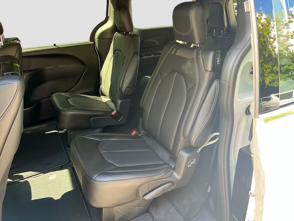 2026 Chrysler Pacifica Select - Photo 24
