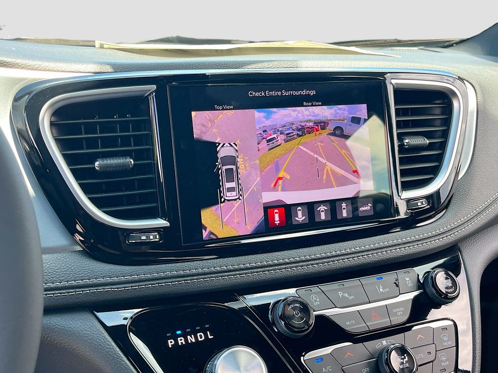 2026 Chrysler Pacifica Limited - Photo 14