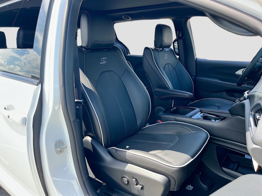 2026 Chrysler Pacifica Limited - Photo 30