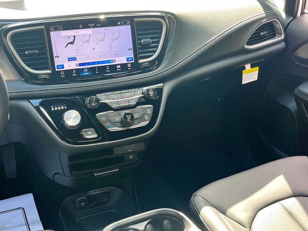 2026 Chrysler Pacifica Select - Photo 23