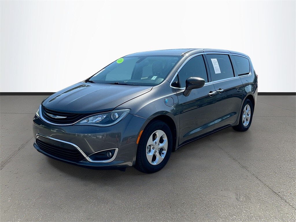 2018 Chrysler Pacifica Hybrid Touring Plus photo 3