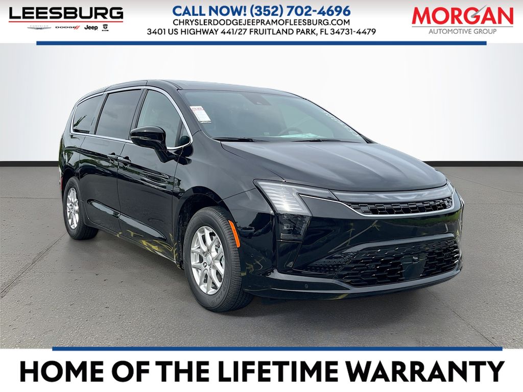 2027 Chrysler Pacifica Select's photo