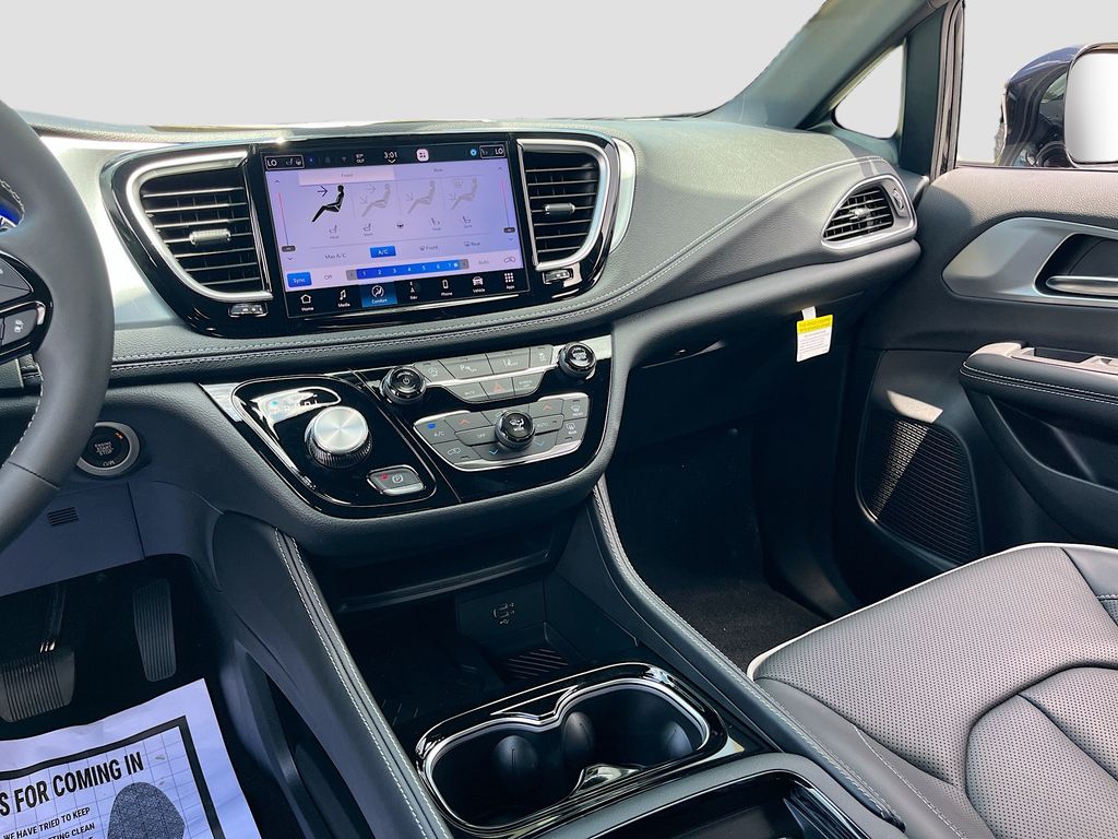2026 Chrysler Pacifica Limited - Photo 24