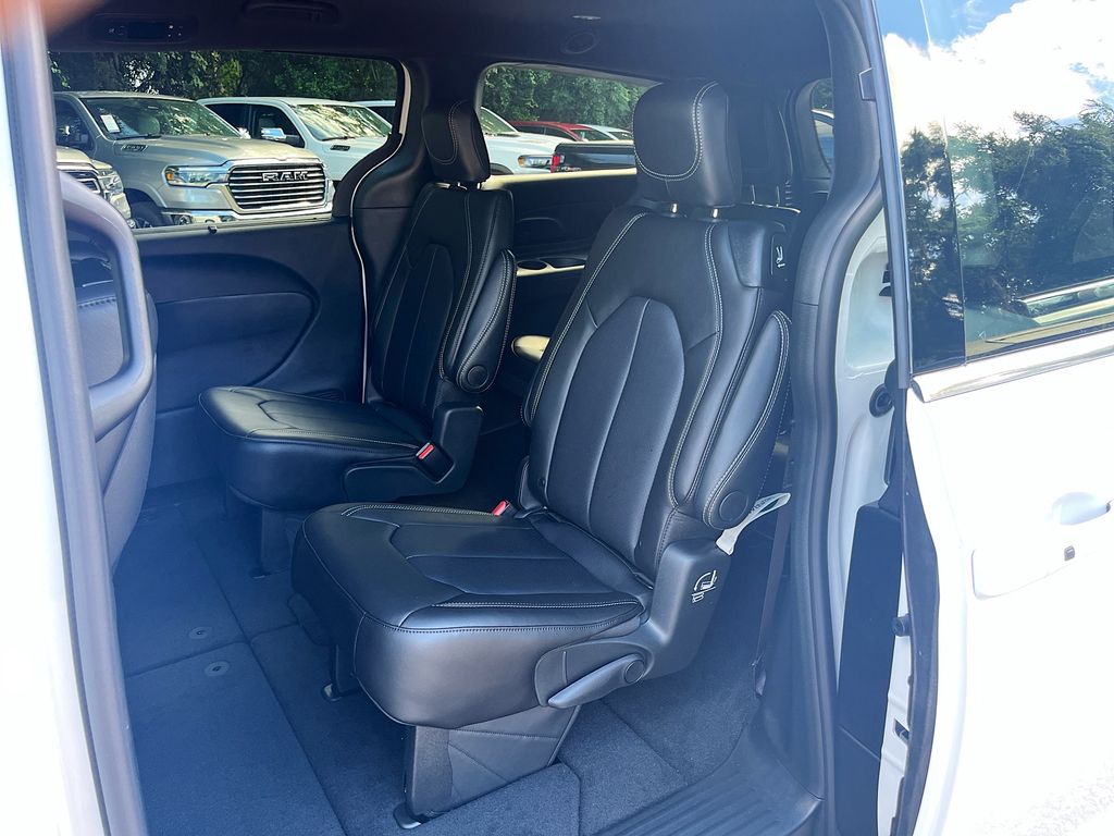 2026 Chrysler Pacifica Select - Photo 19