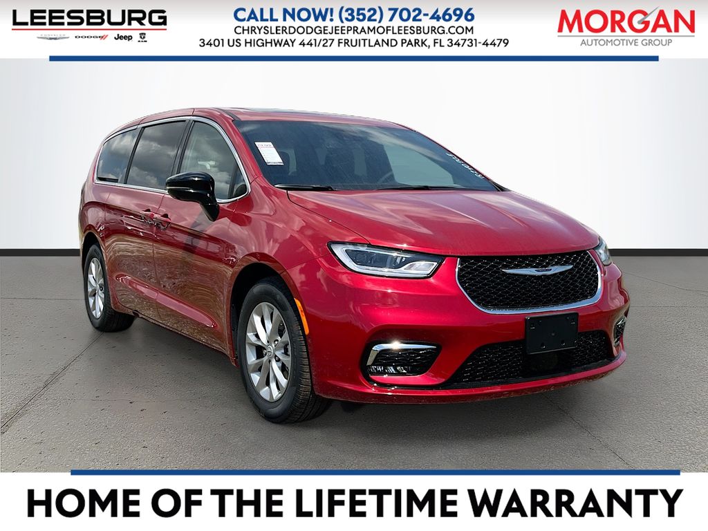 2026 Chrysler Pacifica Limited's photo