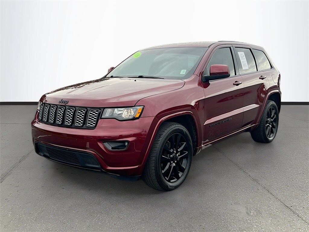 2020 Jeep Grand Cherokee Laredo Altitude photo 3