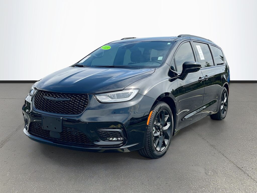 Used 2025 Chrysler Pacifica Limited Van Passenger Van