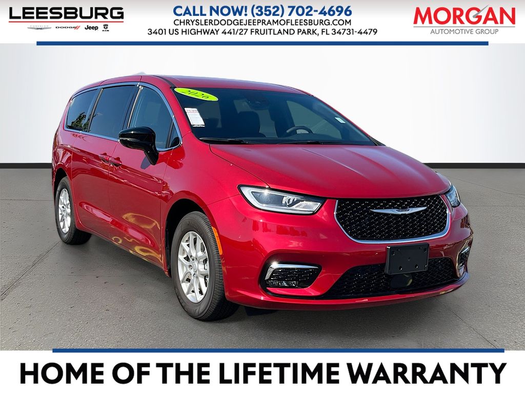 2026 Chrysler Pacifica Select's photo
