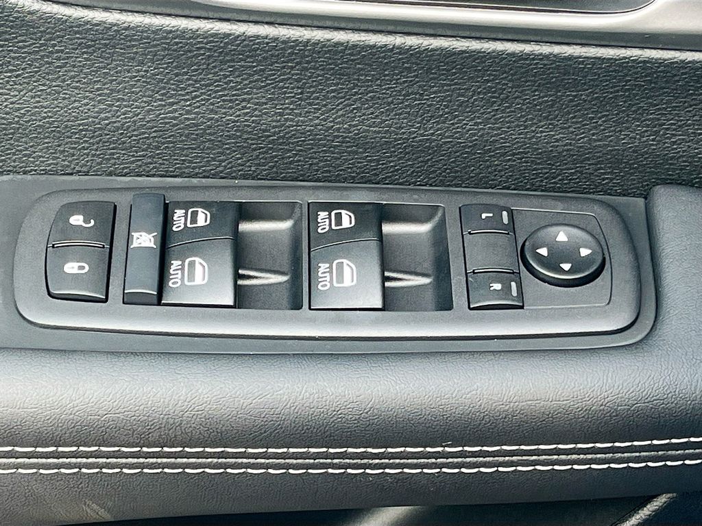 2026 Chrysler Pacifica Select - Photo 14