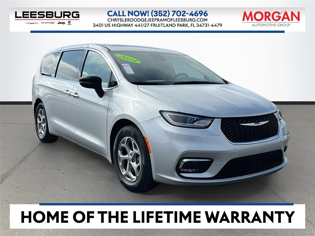 2024 Chrysler Pacifica Limited's photo