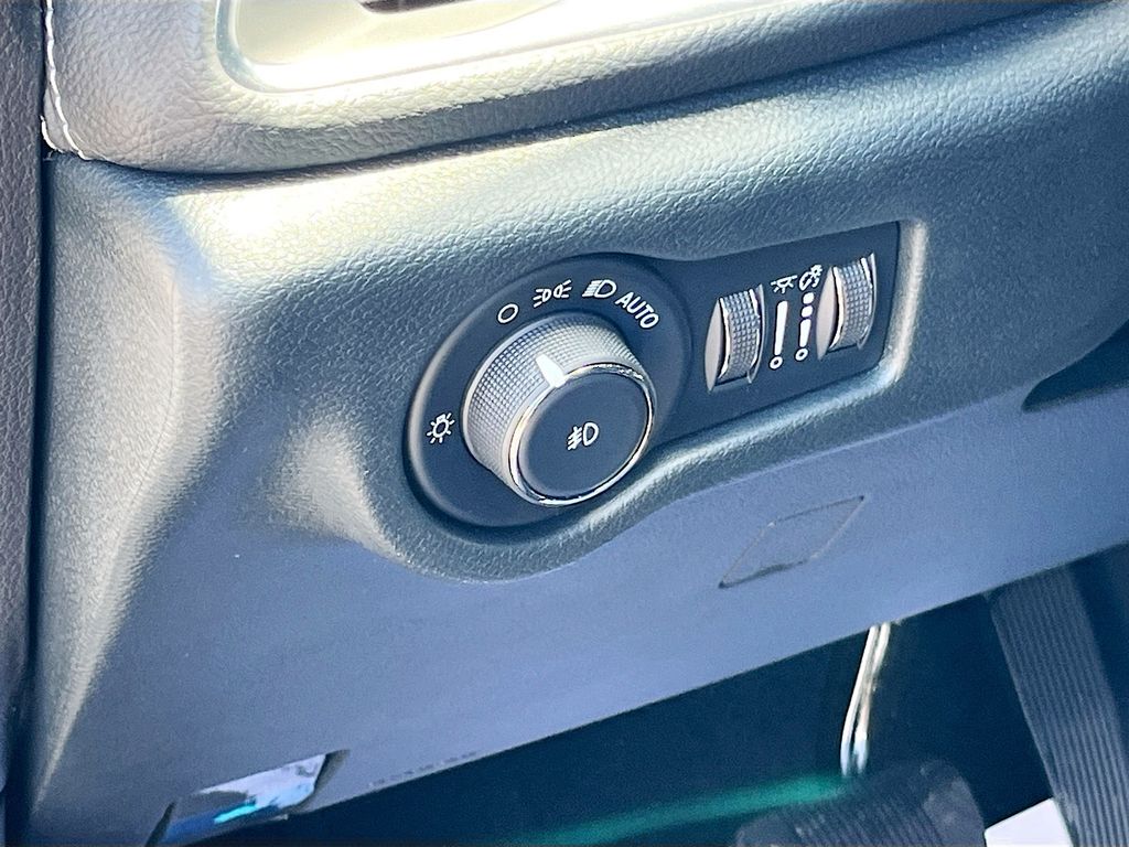 2026 Chrysler Pacifica Limited - Photo 10