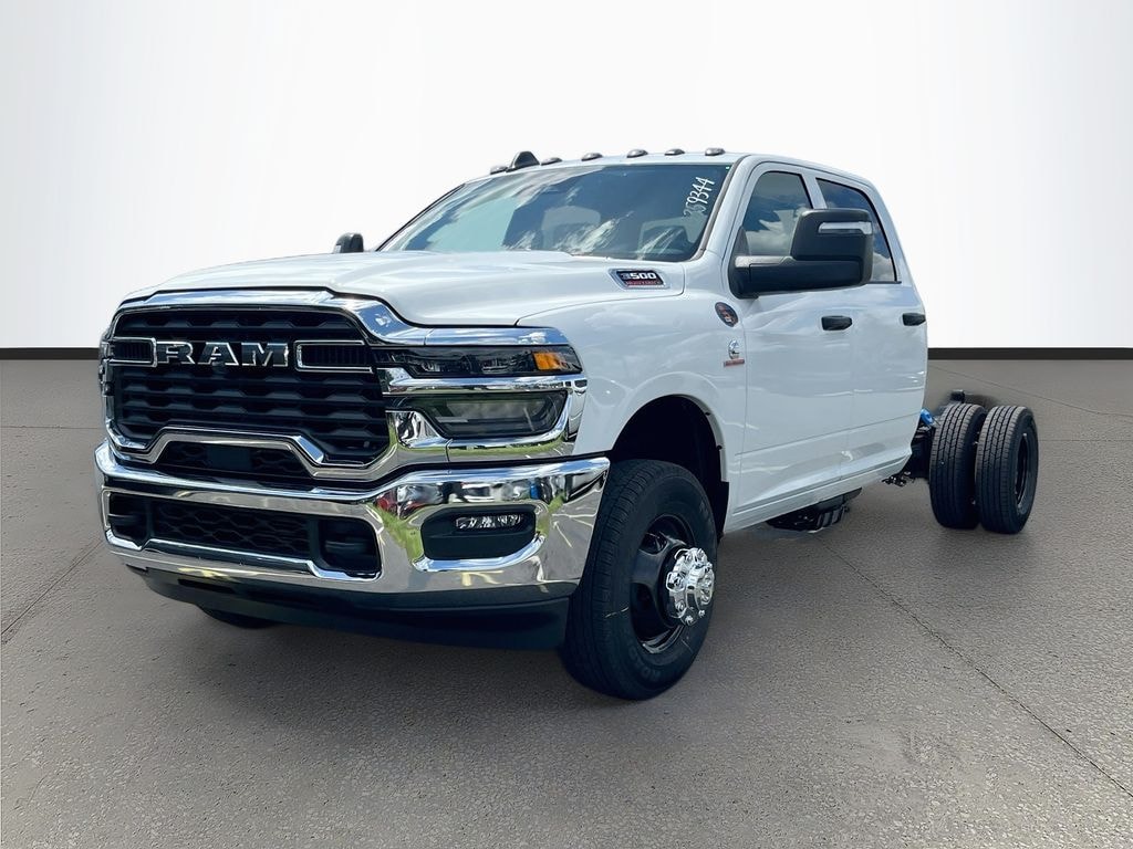 New 2026 Ram 3500 TRADESMAN CREW CAB CHASSIS 4X4 60' CA Pickup