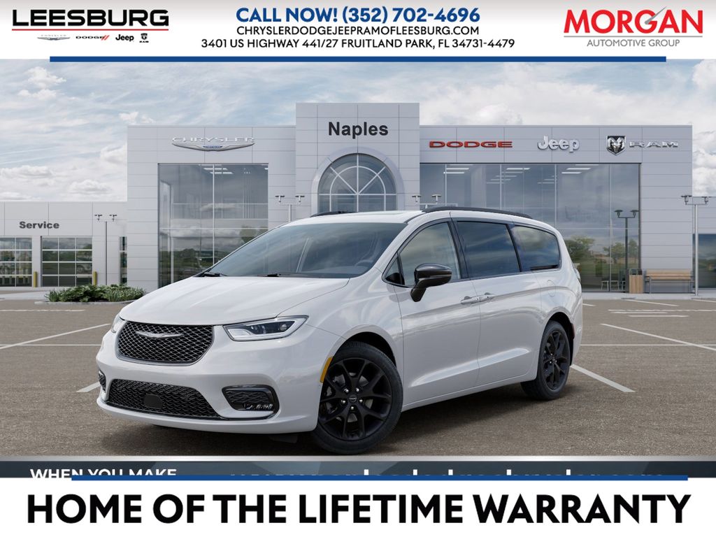 2026 Chrysler Pacifica Limited's photo