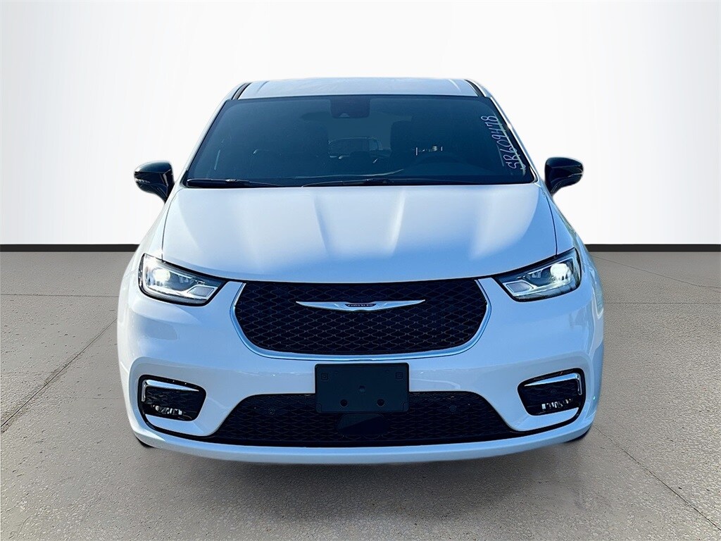 2025 Chrysler Pacifica photo 2