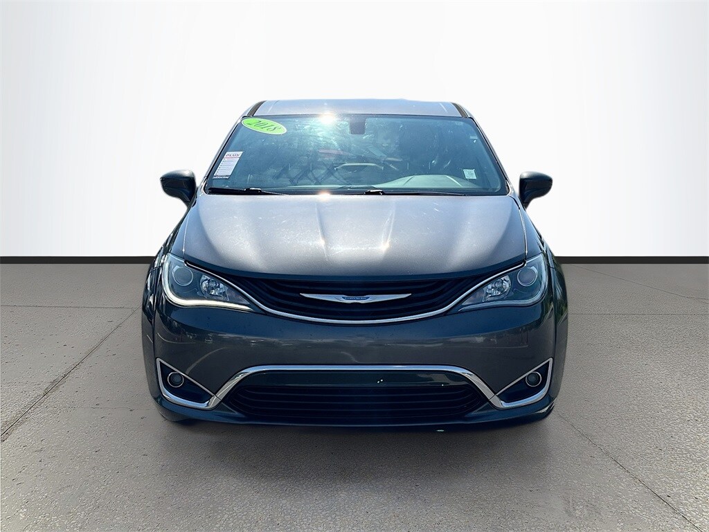 2018 Chrysler Pacifica Hybrid Touring Plus photo 2