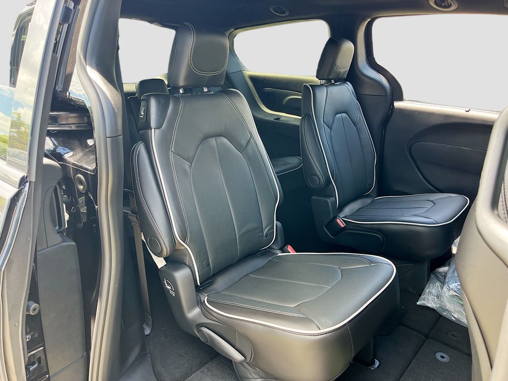 2026 Chrysler Pacifica Limited - Photo 29