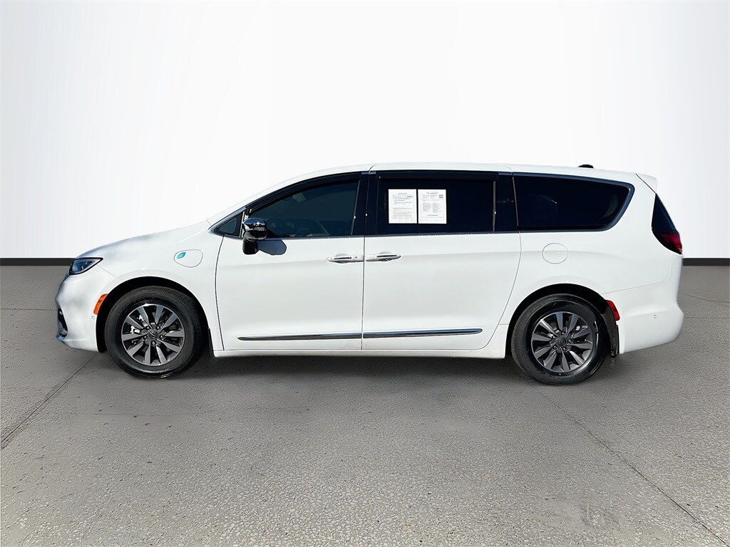 2023 Chrysler Pacifica Hybrid Limited photo 2