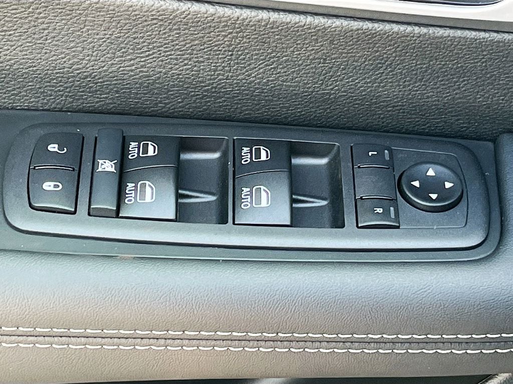 2026 Chrysler Pacifica Select - Photo 18