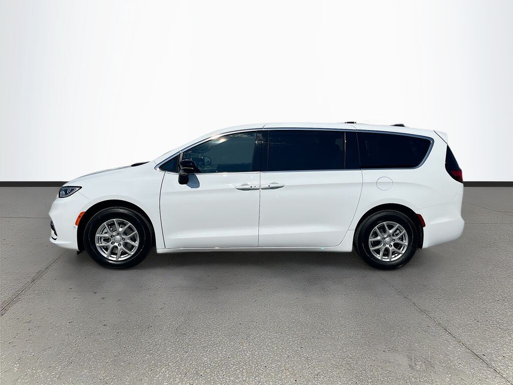 New 2026 Chrysler Pacifica SELECT Passenger Van