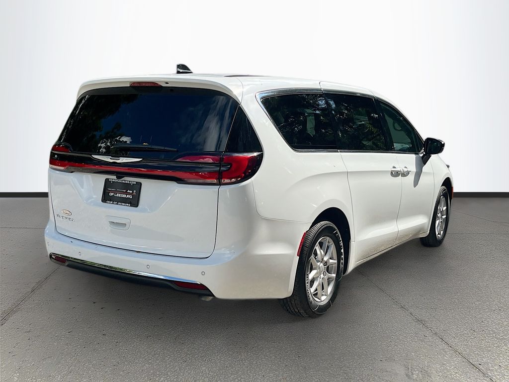 2026 Chrysler Pacifica Select - Photo 7