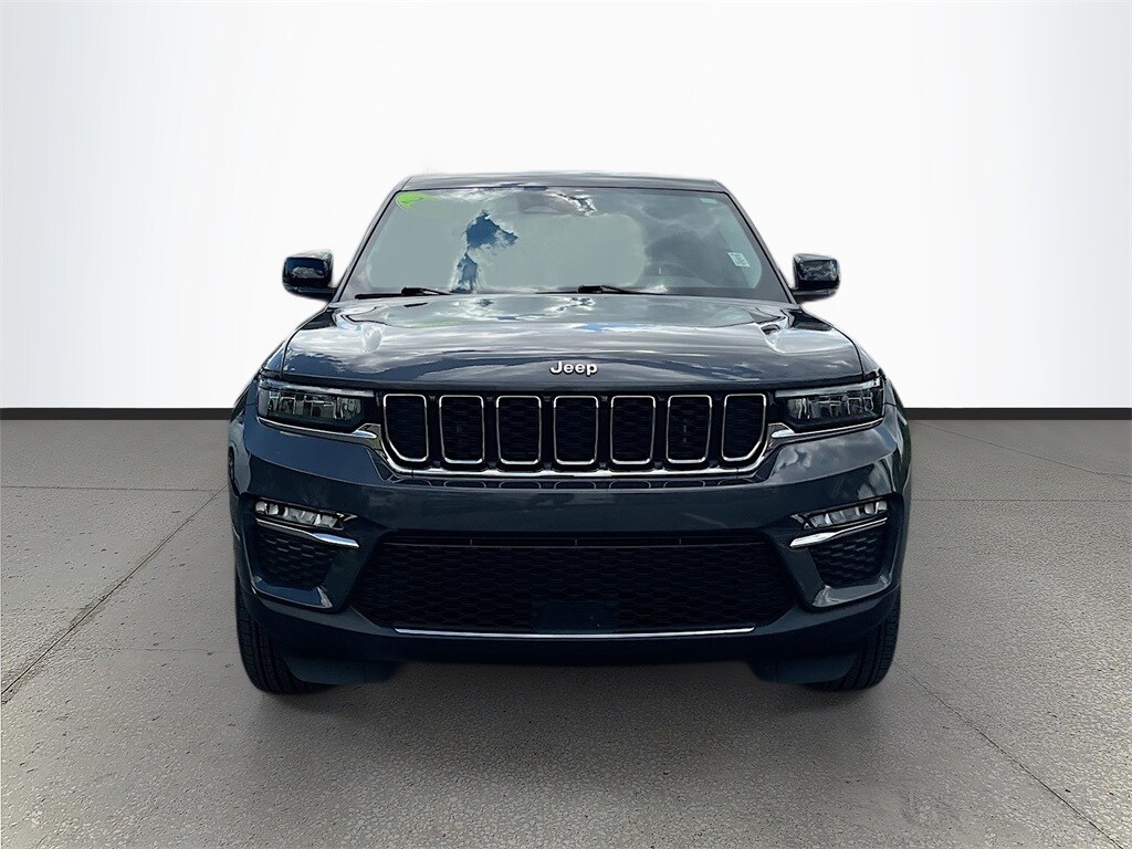 2022 Jeep Grand Cherokee Limited photo 2