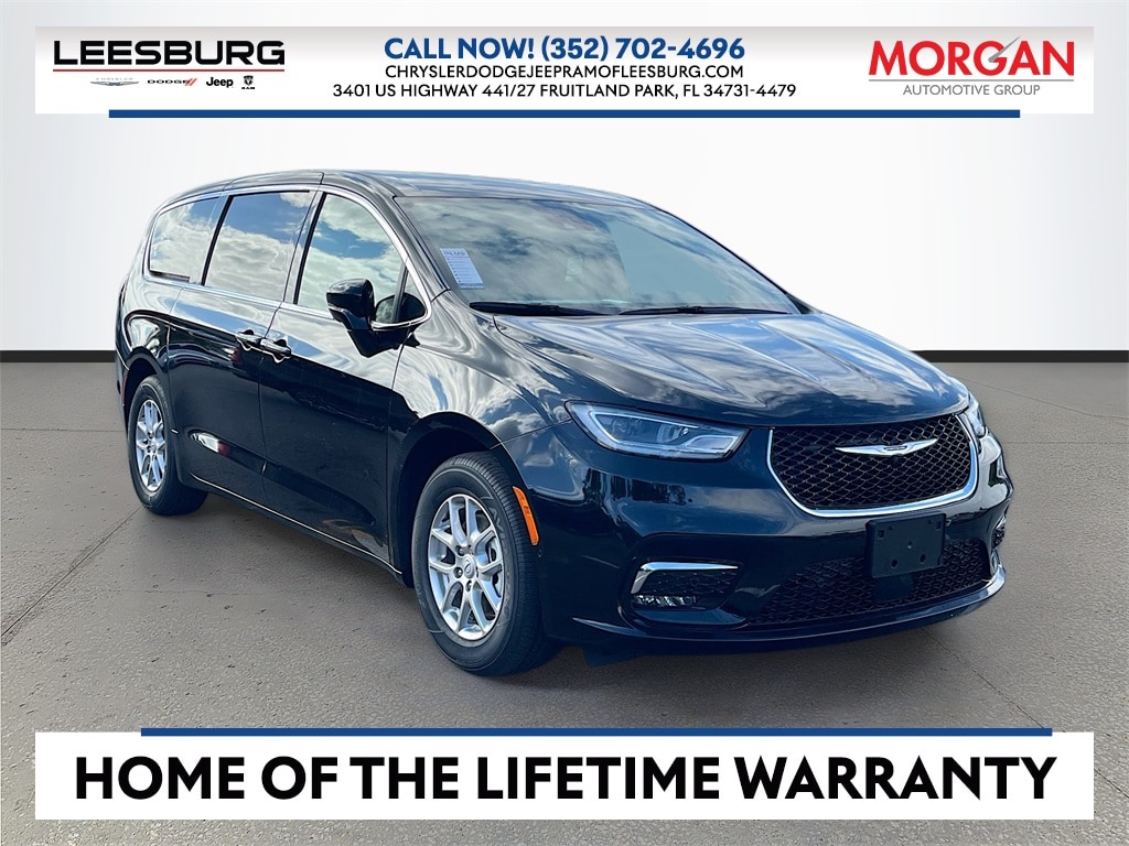 2026 Chrysler Pacifica Select's photo