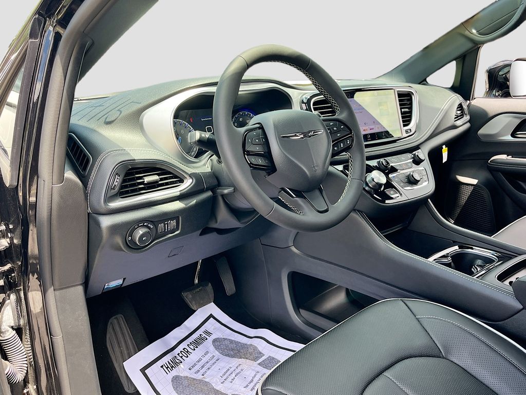 2026 Chrysler Pacifica Limited - Photo 9