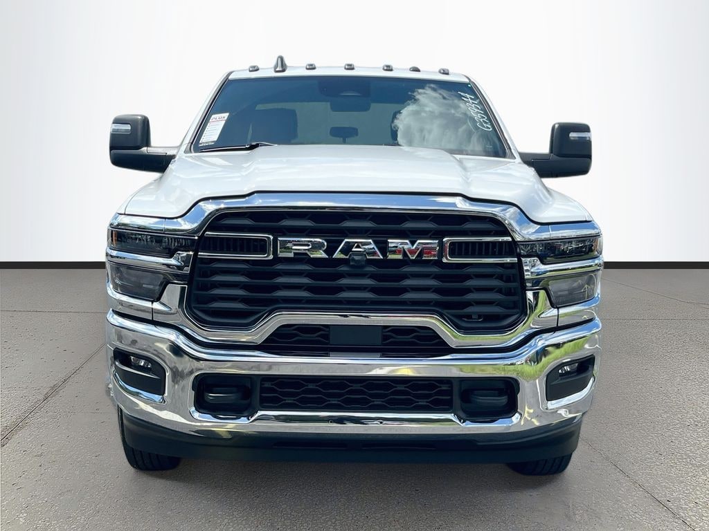 New 2026 Ram 3500 TRADESMAN CREW CAB CHASSIS 4X4 60' CA Pickup