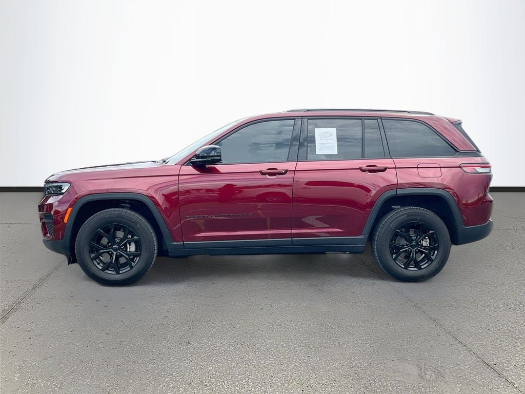 Used 2025 Jeep Grand Cherokee Laredo SUV