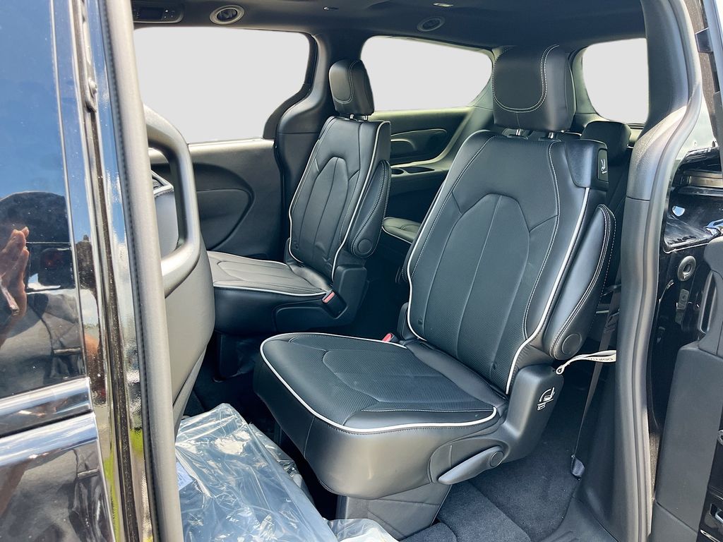 2026 Chrysler Pacifica Limited - Photo 25