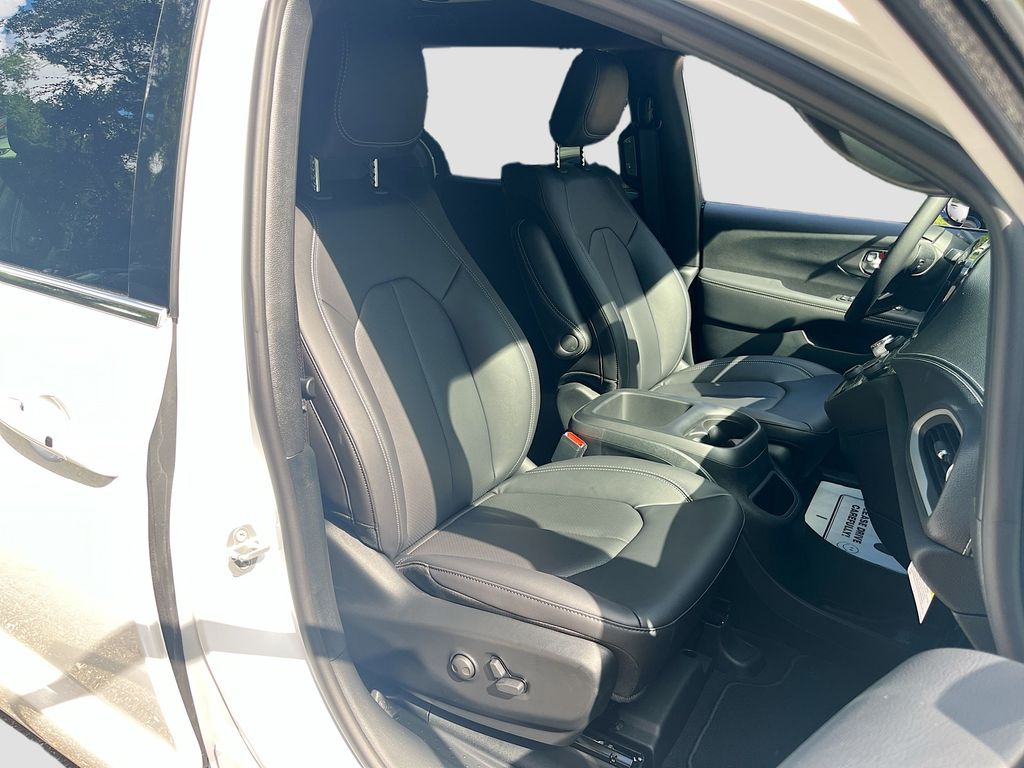 2026 Chrysler Pacifica Select - Photo 30