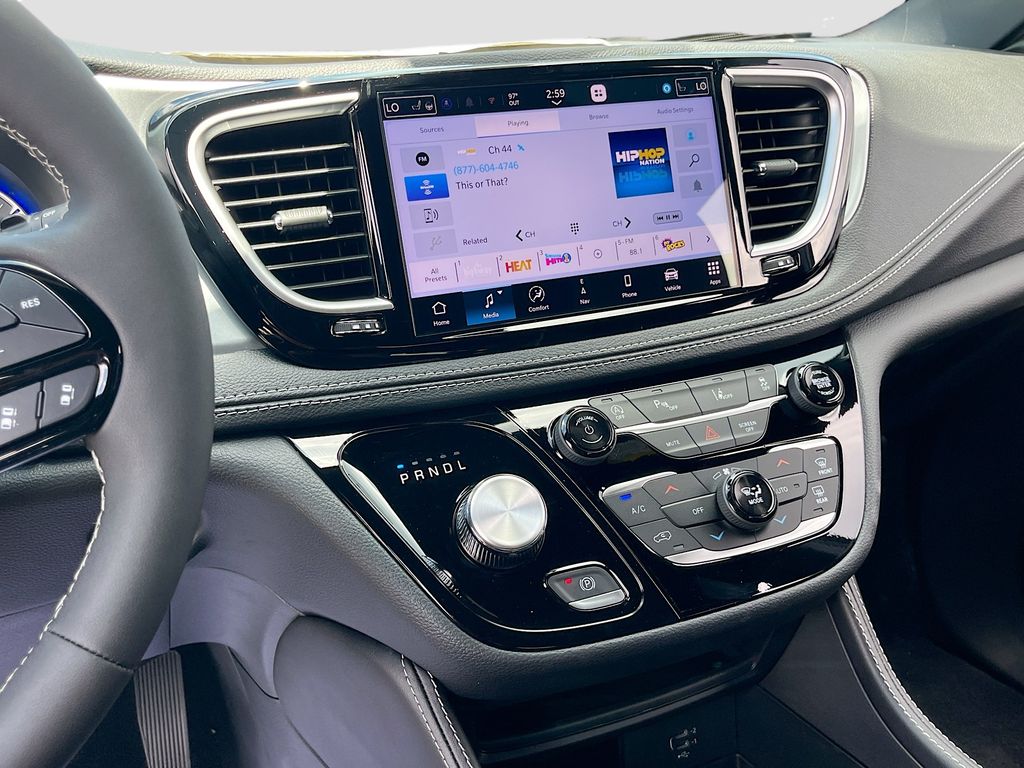 2026 Chrysler Pacifica Limited - Photo 15