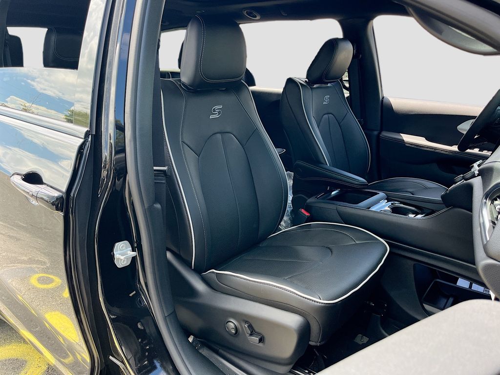 2026 Chrysler Pacifica Limited - Photo 30