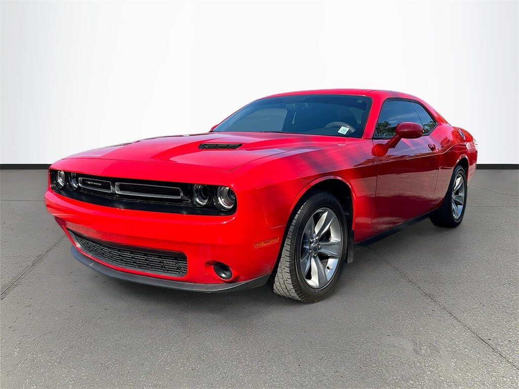 2015 Dodge Challenger SXT photo 3
