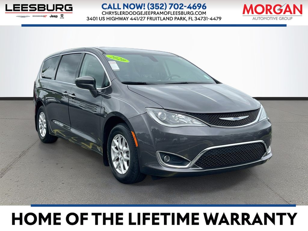 2020 Chrysler Pacifica Touring's photo