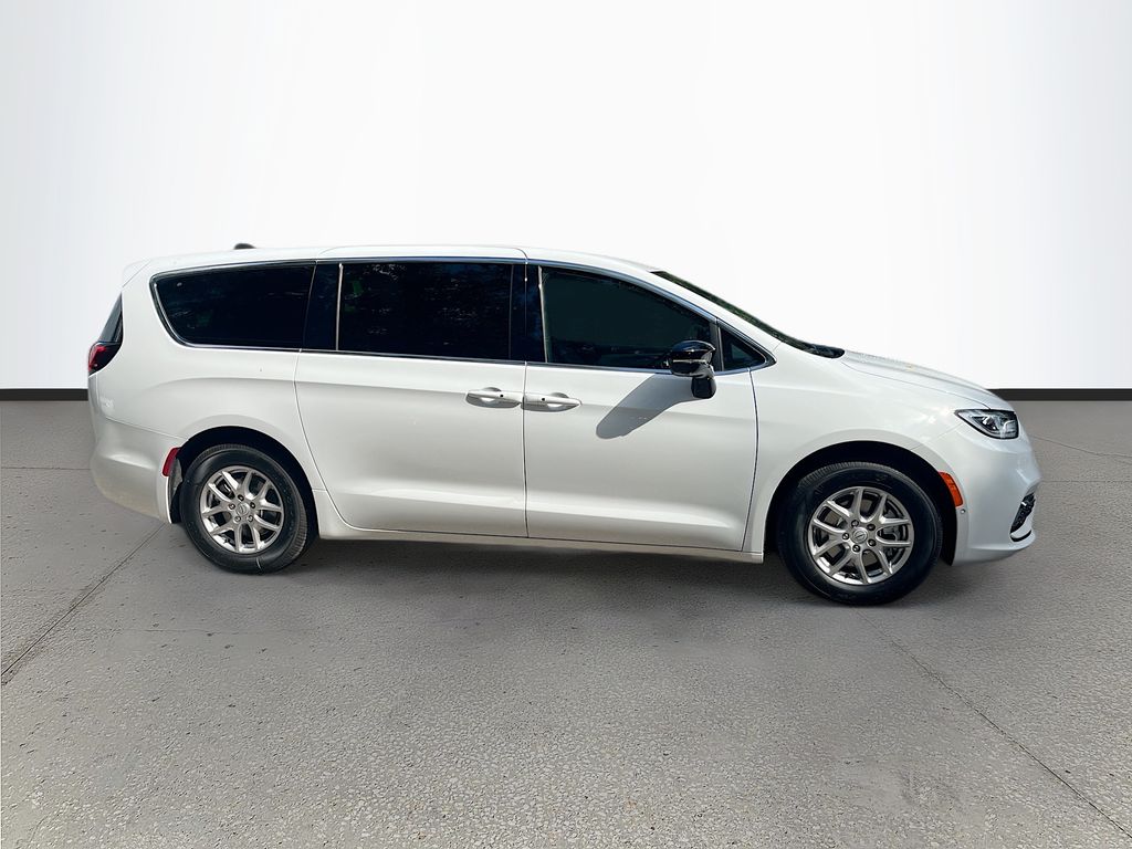 2026 Chrysler Pacifica Select - Photo 8