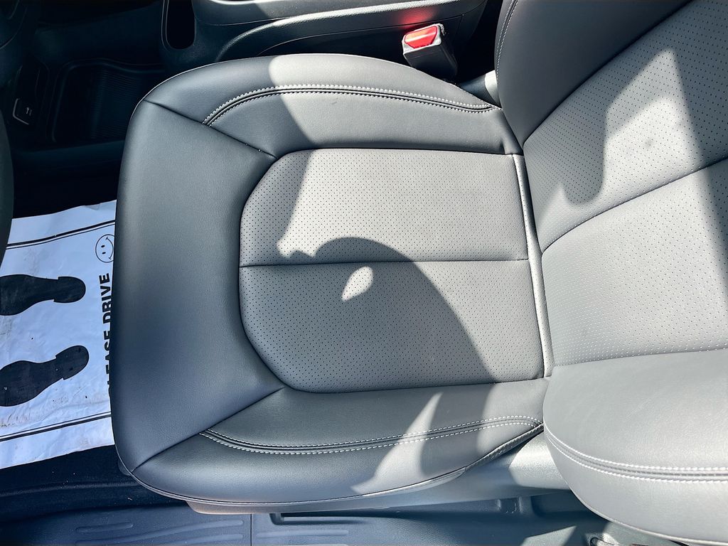 2026 Chrysler Pacifica Select - Photo 19