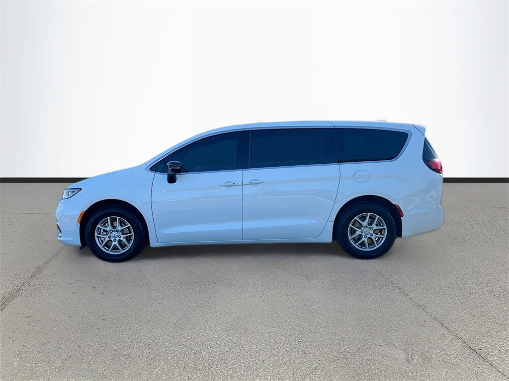 2025 Chrysler Pacifica photo 4