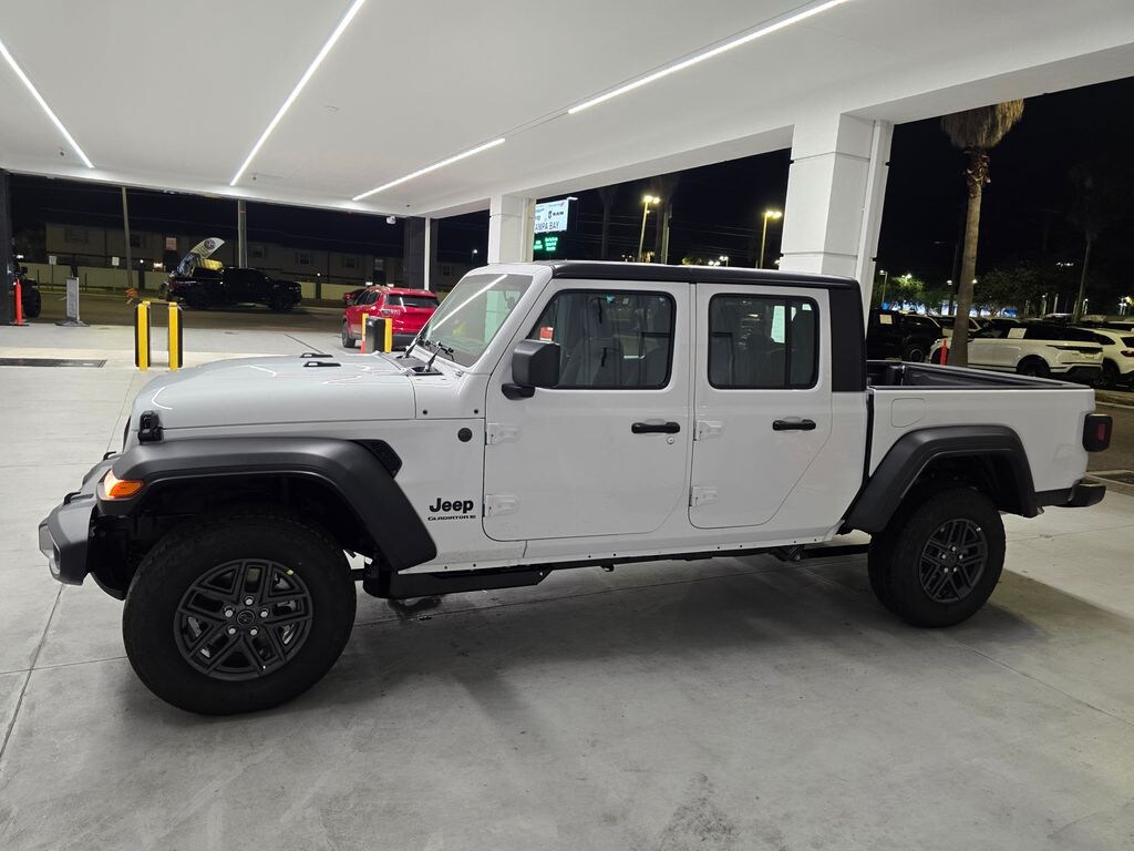 New 2026 Jeep Gladiator Pickup