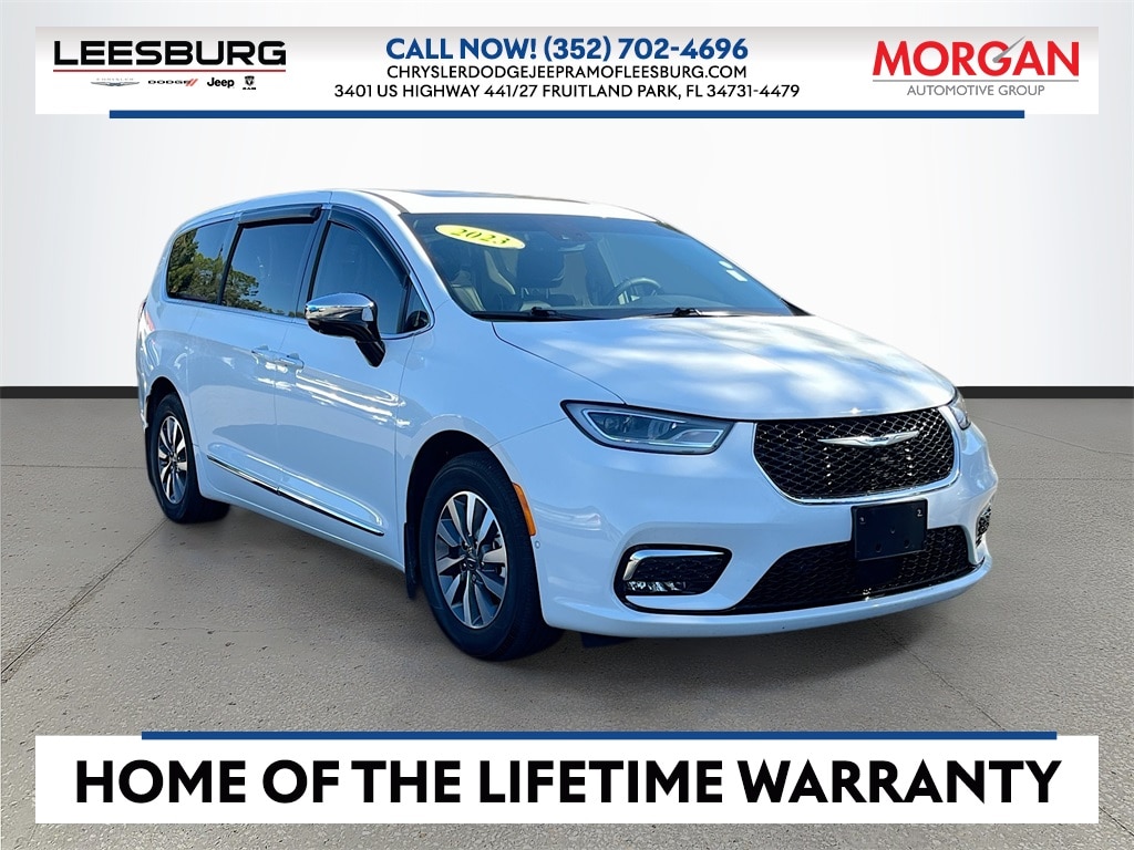 2023 Chrysler Pacifica Hybrid Limited's photo