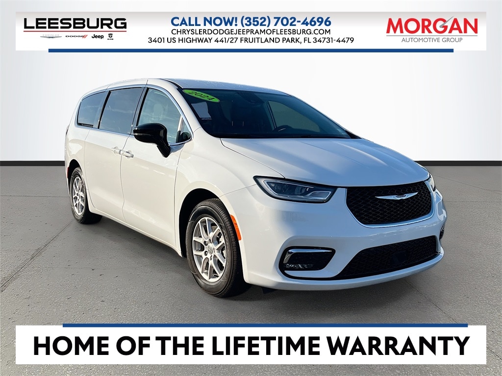 2024 Chrysler Pacifica Touring L's photo