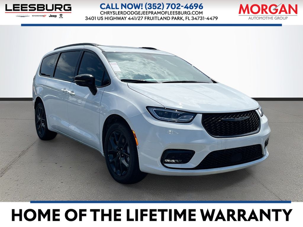 2026 Chrysler Pacifica Limited AWD's photo