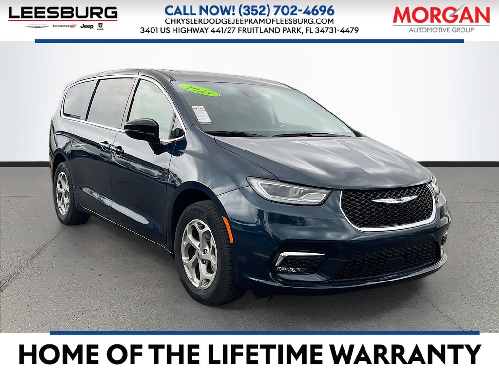 2024 Chrysler Pacifica Limited AWD's photo