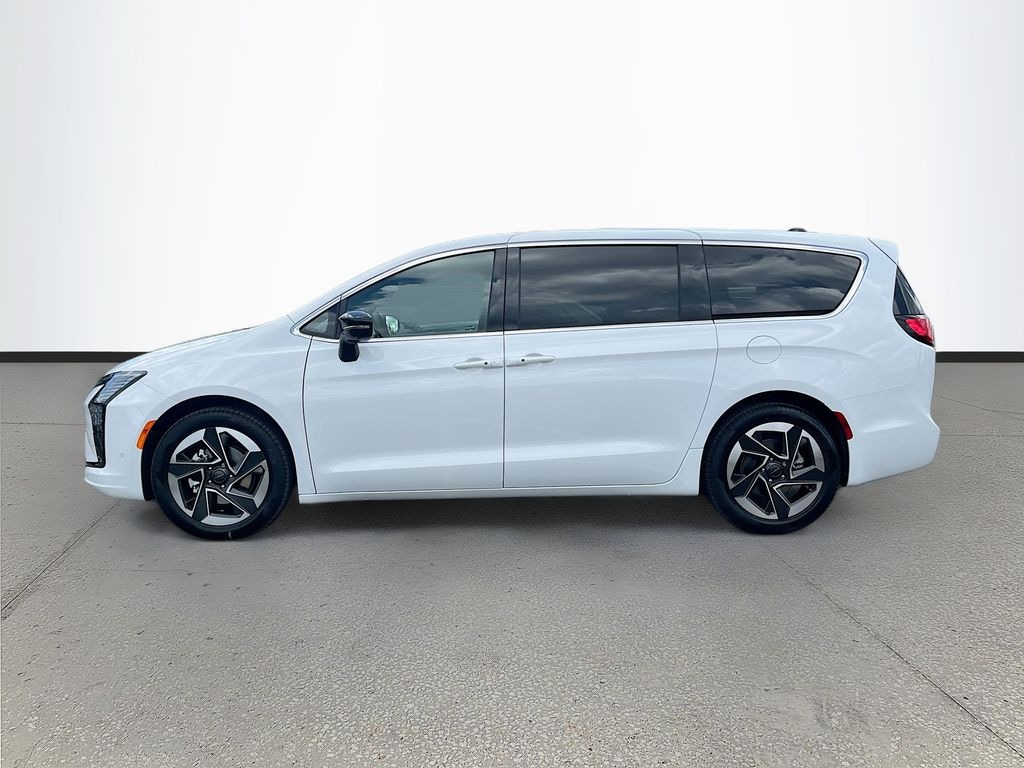 New 2027 Chrysler Pacifica LIMITED Passenger Van