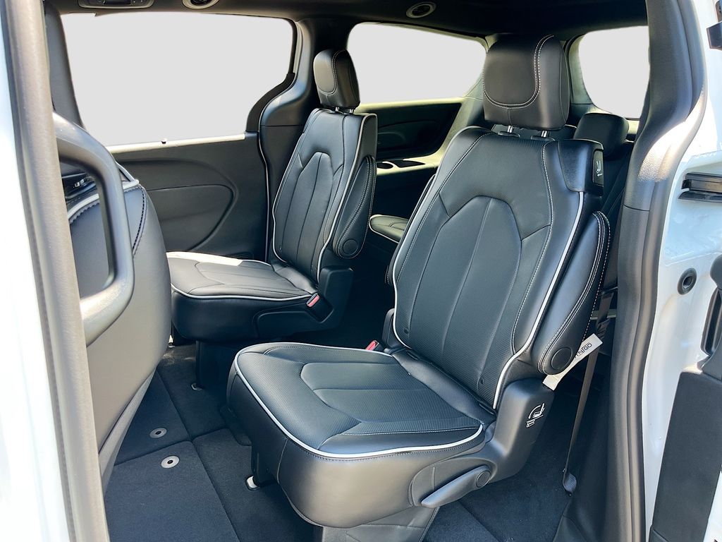 2026 Chrysler Pacifica Limited - Photo 25