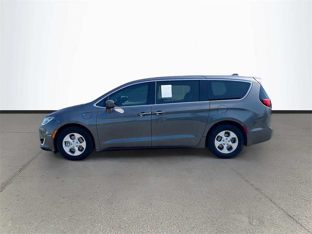 2018 Chrysler Pacifica Hybrid Touring Plus photo 4