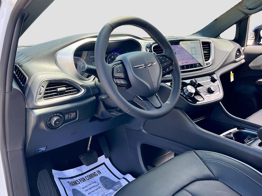 2026 Chrysler Pacifica Limited - Photo 9