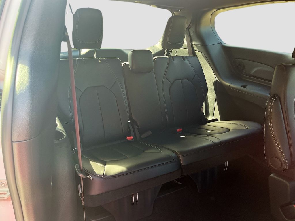2026 Chrysler Pacifica Select - Photo 23