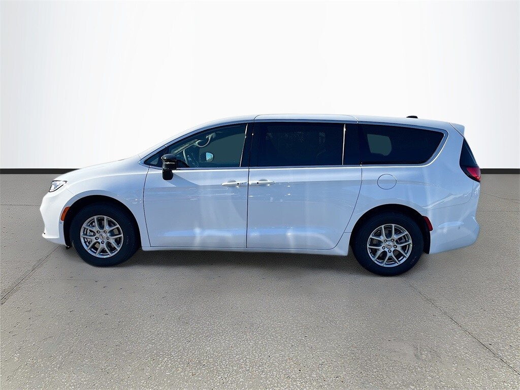2025 Chrysler Pacifica photo 3